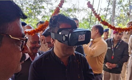 (MLA Sudarshan Singh Babloo experiencing the 360 degree darshan of Mata Chintpurni)